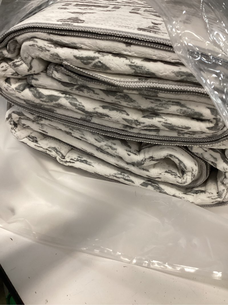 Condition photo showing Good Condition for 8x10 area rug for living room moroccan washable rugs non slip indoor floor carpet foldable large soft area rug for dining room bedroom with low pile(grey,8'x10') grey 8'x10'(rectangular)