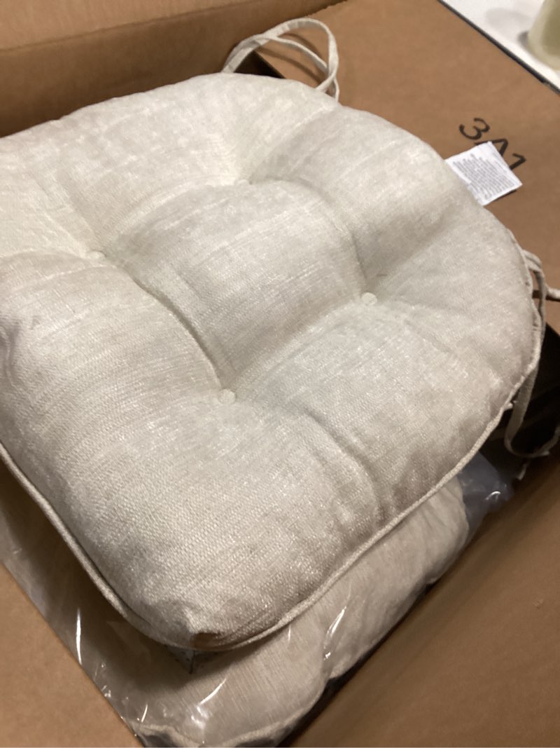 Condition photo showing Good Condition for Chair Cushions for Dining Chairs Set of 4, Kitchen Chair Cushions, Chair Pads with Ties and Non Slip Backing, Tufted Memory Foam Seat Cushion 4 Pack, 15.5" x 15.5" x 4", Cream Cream 4 Pack (15.5x15.5)