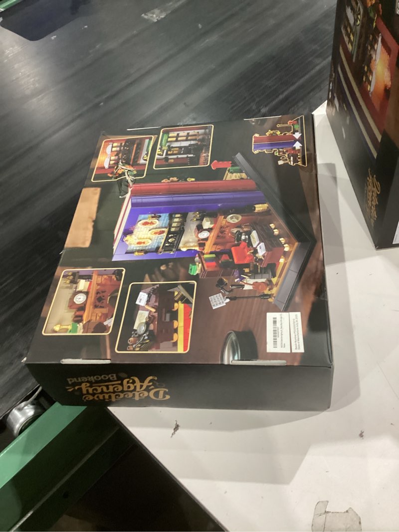 Condition photo showing New/Like New for Detective Bookend Building Set with Lights, 1241 PCS Detective Agency Street House Building Block Kit for Home Decor Bookshelf, Collectible Mystery Bookstand Model for Adults Boys Girls Age 12+