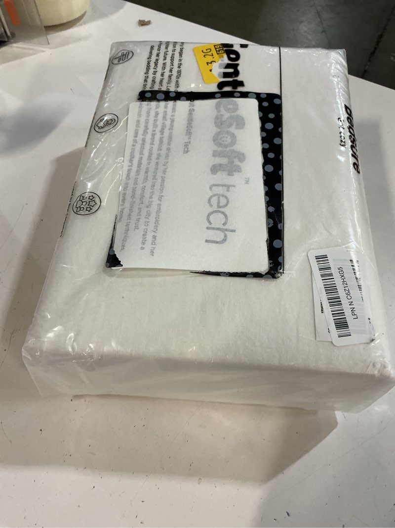 Condition photo showing New/Like New for bedsure 100% washed cotton duvet cover super queen size - natural white minimalist duvet cover linen like - purewoven plain simple & soft comforter cover for all seasons set (super queen, 90"x98") super queen (90" x 98") 01 - natural white (no comforter)