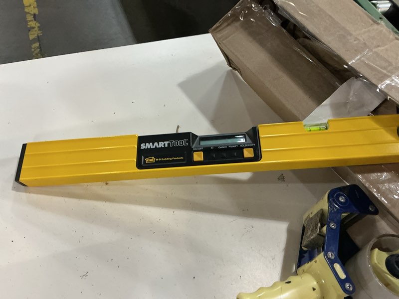 Condition photo showing Good Condition for m-d building products 92379 smarttool® 24 inch digital level: precision measurement w/lcd screen, audible alerts, water resistance, high visibility, & heavy-duty aluminum frame - includes carry case w/ case 24-inch