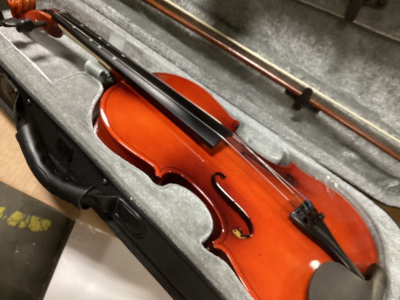 Condition photo showing Good Condition for Eastar Violin 4/4 Full Size for Adults, Violin Set for Beginners with Hard Case, Rosin, Shoulder Res