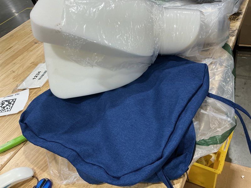 Condition photo showing Good Condition for iaseahk chair cushions for dining chairs set of 4, non slip kitchen chair pads, 17" x 16" x 2", indoor dining chair cushions with ties, d-shaped seat cushions for kitchen chairs, navy blue navy blue 4 pack