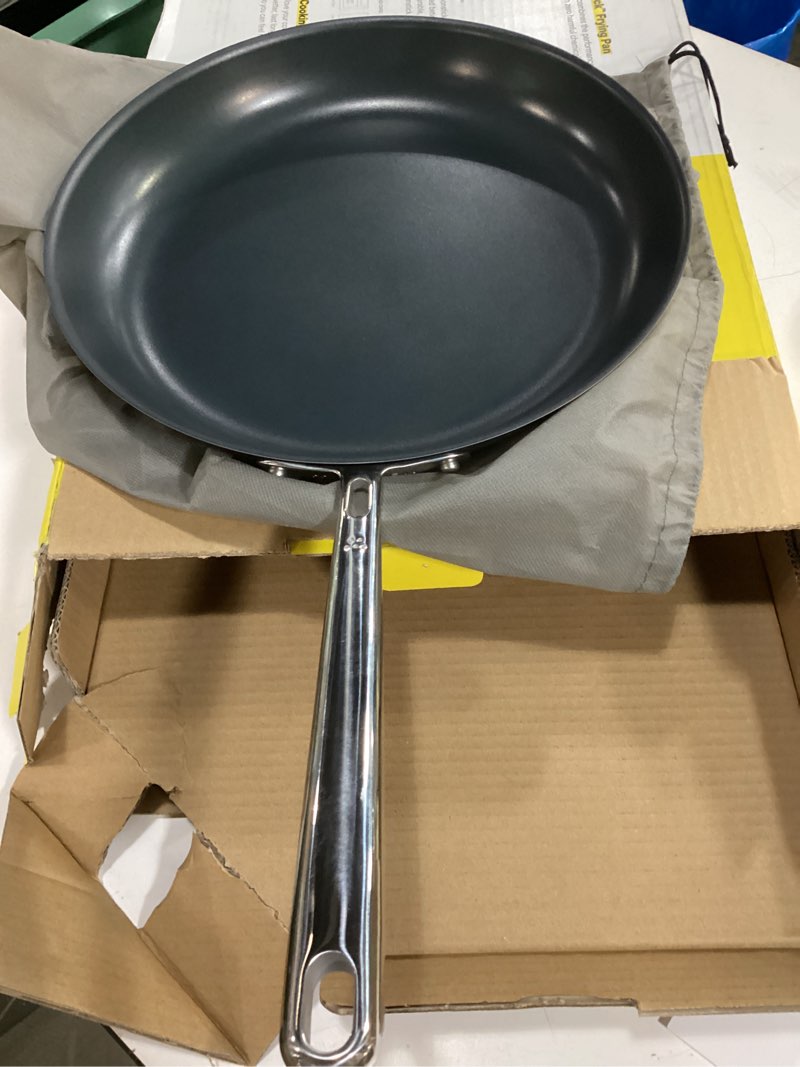 Condition photo showing Good Condition for misen carbon nonstick™ frying pan – carbon steel pan, naturally nonstick no-coating surface, ultra-durable & oven-safe, induction & gas compatible - 12 inch