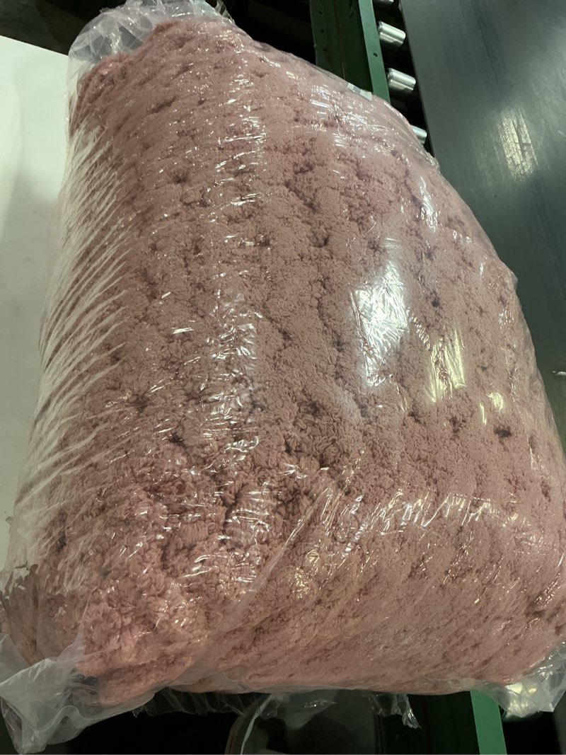 Condition photo showing item condition for L'AGRATY Chunky Knit Blanket Throw: 80''x90'' Chenille Chunky Knitted Throw Blanket for Bed Couch - Handmade Thick Big Cable Knit Blanket - Large Chunky Crochet Blanket for Home Decor(Rose Pink) Rose Pink 80"x90"