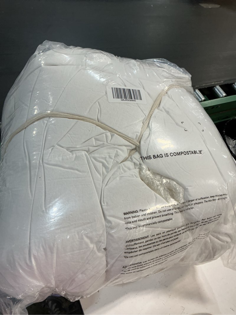 Condition photo showing Good Condition for cotton pintuck comforter, full/queen, white