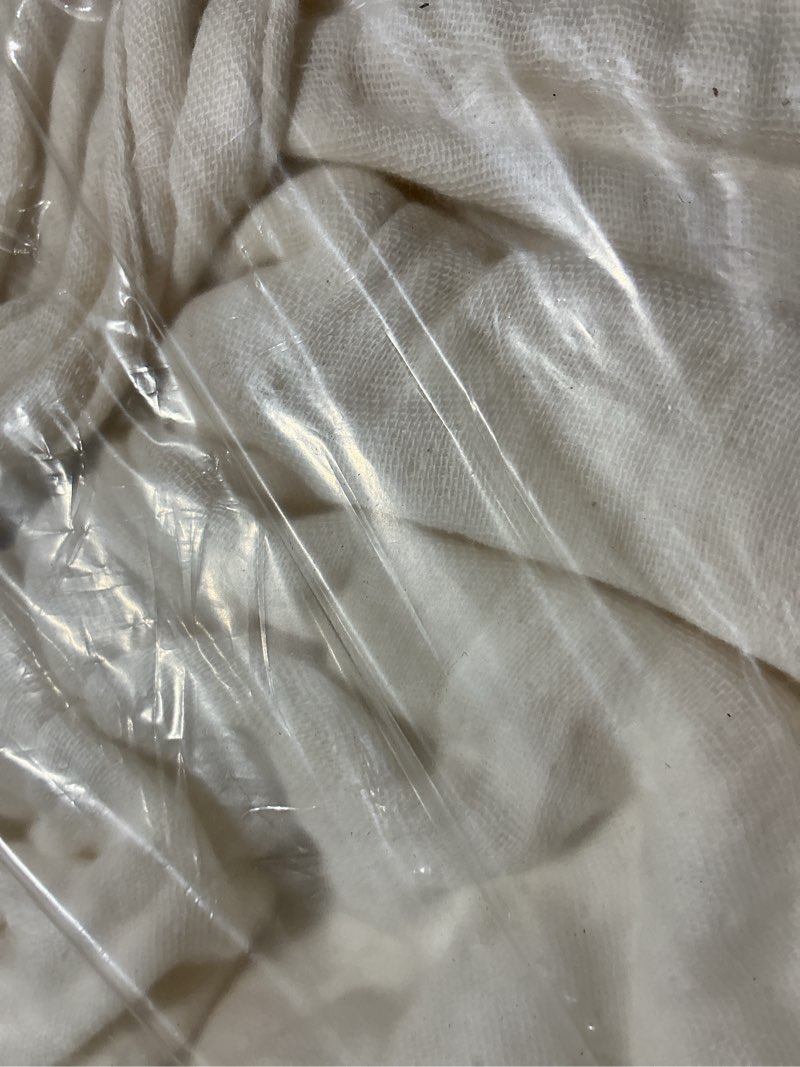 Condition photo showing Good Condition for cotton gauze quilt, twin, undyed