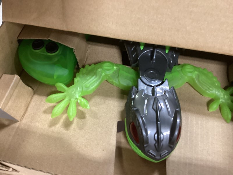 Condition photo showing New/Like New for HEX BOTS Wall Crawler Gecko with Official Wall Climber Technology, Rechargeable Remote Control Robot Kids Toys, Prank Toys for Boys & Girls Ages 4 & Up Gecko Rc (Original)