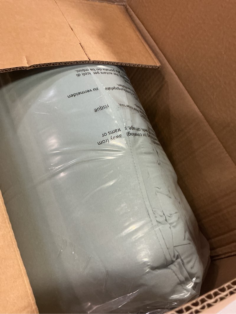 Condition photo showing Good Condition for Amazon Basics Lightweight, Soft King Size Comforter Sets, All-Season Down-Alternative 3-Piece Bedding Set, Pinch Pleat Design, Spa Blue Spa Blue King