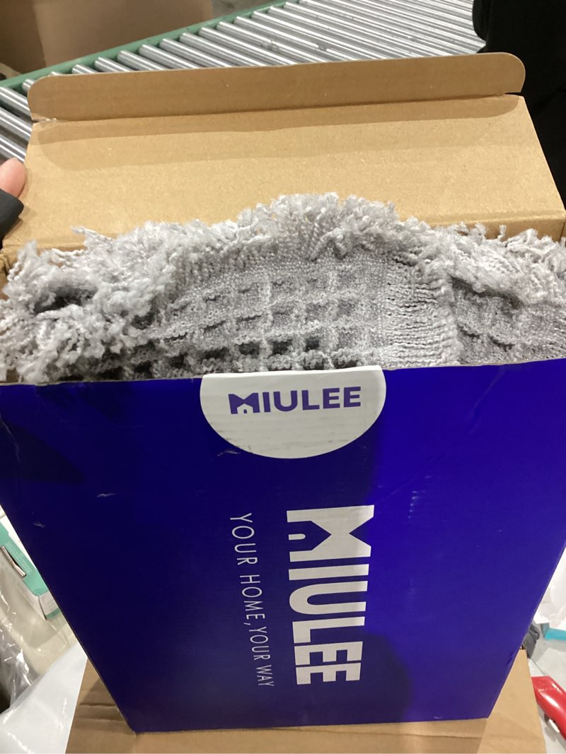 Condition photo showing Good Condition for MIULEE Set of 2 Waffle Bathroom Rugs, Boho Bath Rug Super Absorbent, Non Slip Washable Ultra Soft Rubber Backed Shower Bath Mats for Floor, Tub, Shower, Looped Design, Light Grey, 17x24 Inch Light Grey 17''x24''