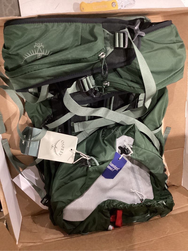 Condition photo showing Good Condition for Osprey Talon 33L Men's Lightweight Hiking Backpack - Daypack for Travel & Camping, Green Canopy/Pine Leaf, Extended Fit 33L - Extended Fit Green Canopy/Pine Leaf