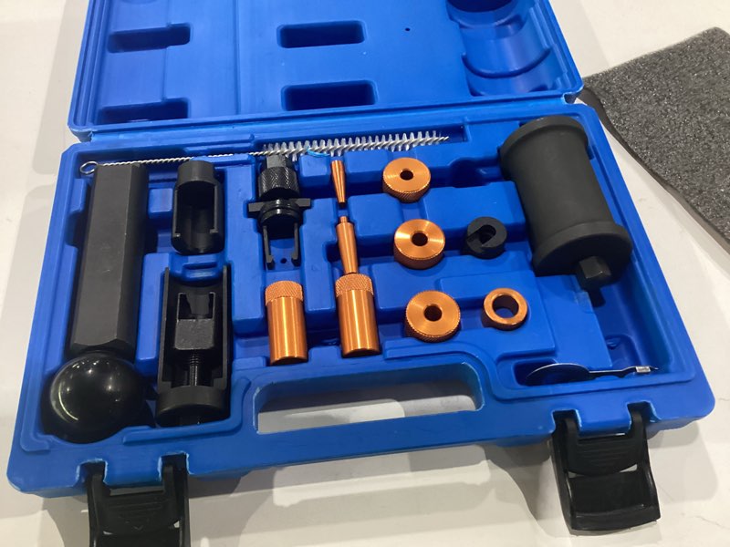 Condition photo showing New/Like New for fuel injector puller removal installer kit, compatible with audi vw skoda seat 1.4 1.6 1.8 2.0 2.7 3.0 3.2 3.6 v6 4.2 v8 fsi tsi, petrol engines, with carrying case & gloves