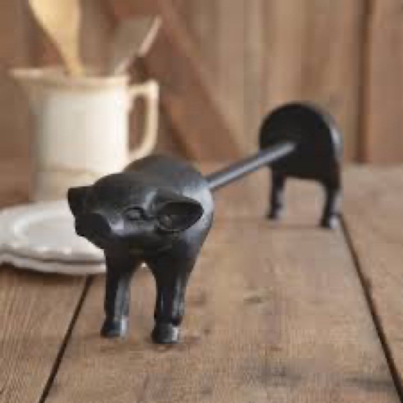 Colonial Tin Works Pig Paper Towel Holder, 19.5 inch Width, Cast Iron, Kitchen Accessories
