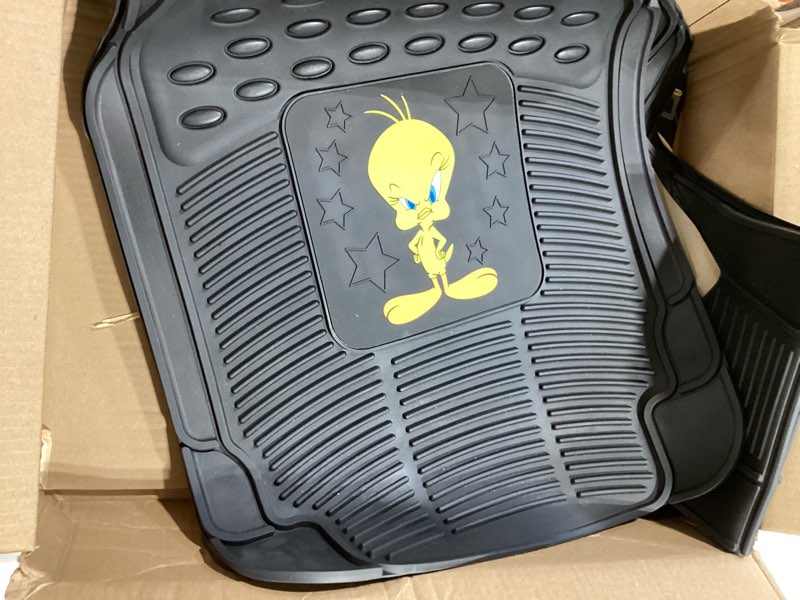 Condition photo showing New/Like New for bdk warner bros dc comics armored batman heavy duty rubber floor mats car accessories - universal fit car mats with no-slip grip, all weather protection, 2-piece front set, 27 x 18 inches armored batman front set