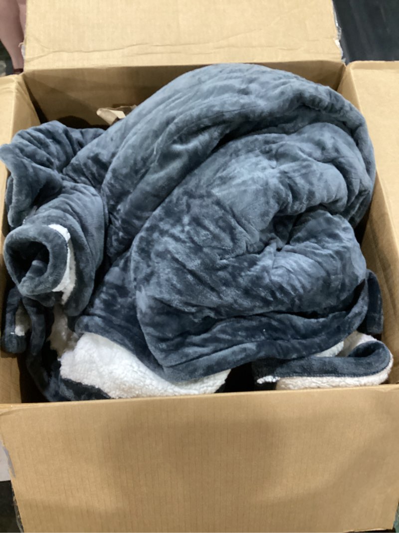 Condition photo showing Good Condition for sealy electric blanket king size, flannel & sherpa heated blanket with 10 heating levels & 1-12 hours auto shut off, fast heating blanket, machine washable, grey, 100 x 90 inch dark grey king size 100" x 90"