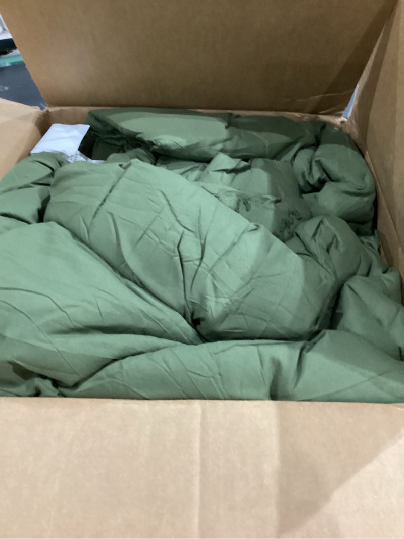 Condition photo showing Good Condition for Andency Olive Green Oversized Super King Comforter Set 120x120, Extra Large King Size Comforter Oversize Boho Soft Warm Bedding Comforter Sets, 3 Pieces Aesthetic Chevron Textured Bedding Set 04 - Olive Green Super King (120"x120")