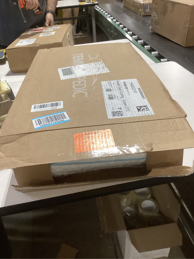 Condition photo showing New/Like New for Tempur-Pedic TEMPUR-Cloud Dual Cooling Pillow, Queen, White White Queen