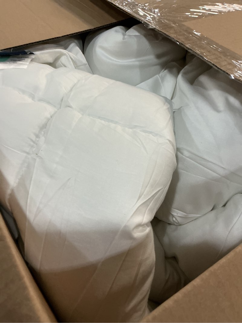 Condition photo showing As Is for ACCURATEX Twin Duvet Insert Comforter,100% Cotton 400GSM Thick Fluffy Down Alternative Comforter,Breathable Soft White Hotel Bed Duvet Insert with Corner Tabs (68''x88'') White Twin