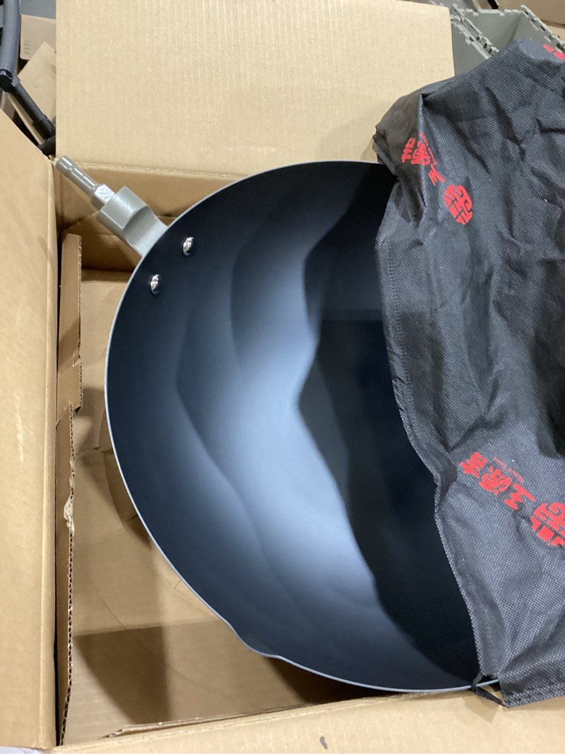Condition photo showing Good Condition for WANGYUANJI Iron Wok,14.2 inch Woks for Stir-fry, Chinese Stir Fry Pan Uncoated, Traditional Flat Bottom Iron Pot for Induction, Electric, Gas, Suitable for All Stoves(Pure Iron Wok) 14.2"
