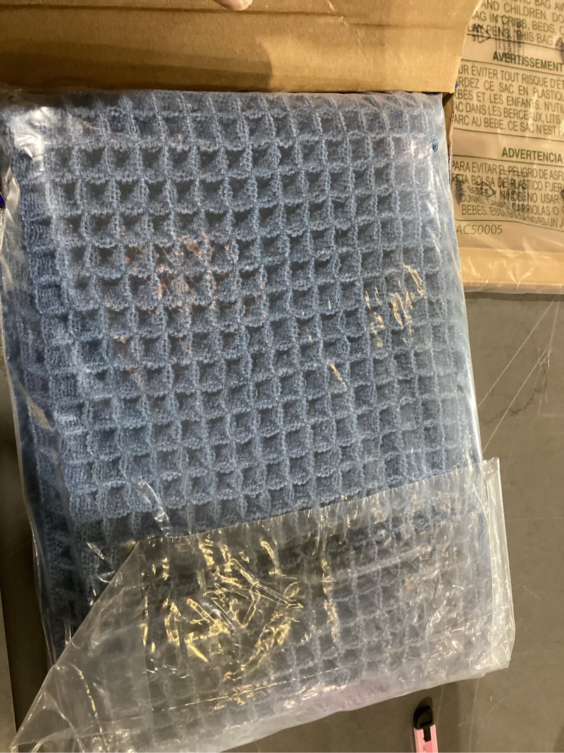 Condition photo showing New/Like New for miulee set of 2 waffle bathroom rugs, boho bath rugs non slip washable, super absorbent bath mats, ultra soft rubber backed shower mats for bathroom floor, tub and shower, blue, 17x24 inch blue waffle 17''x24''