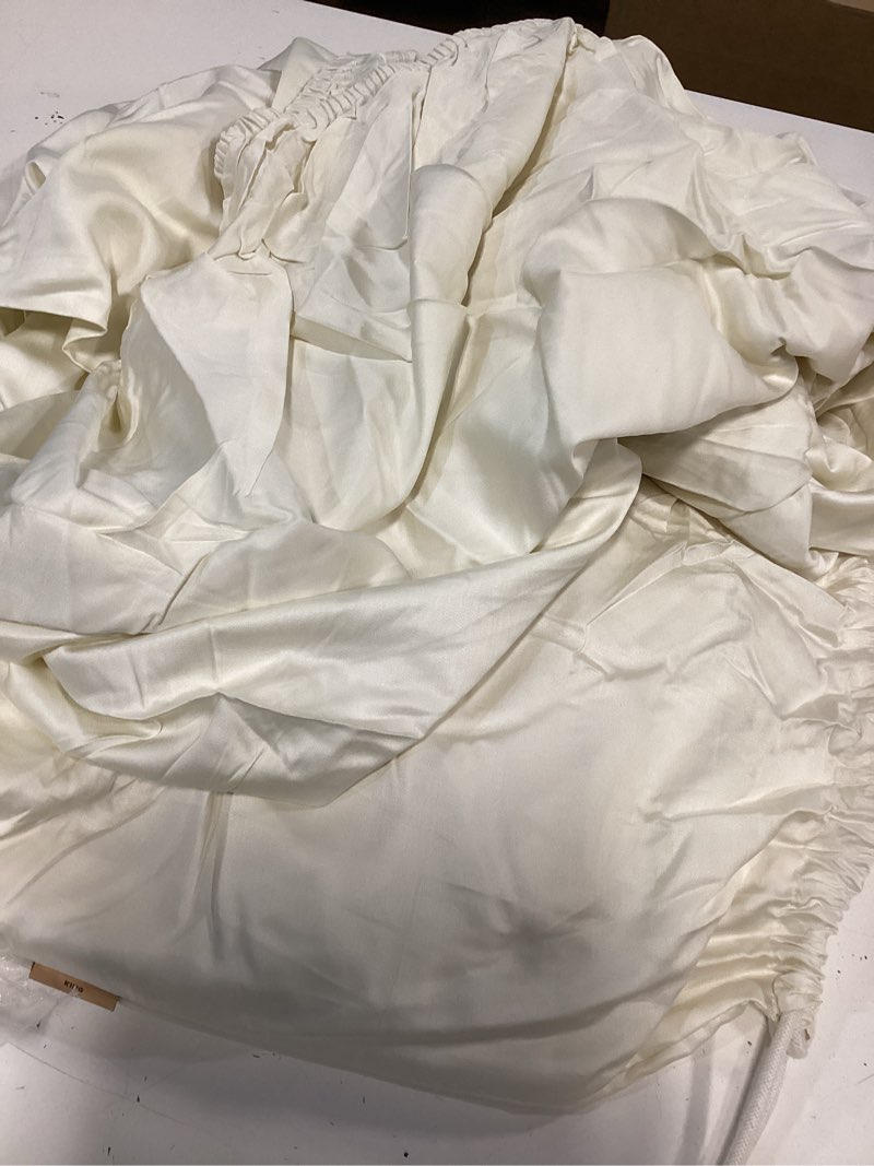 Condition photo showing Good Condition for bamboo sheet set ivory king