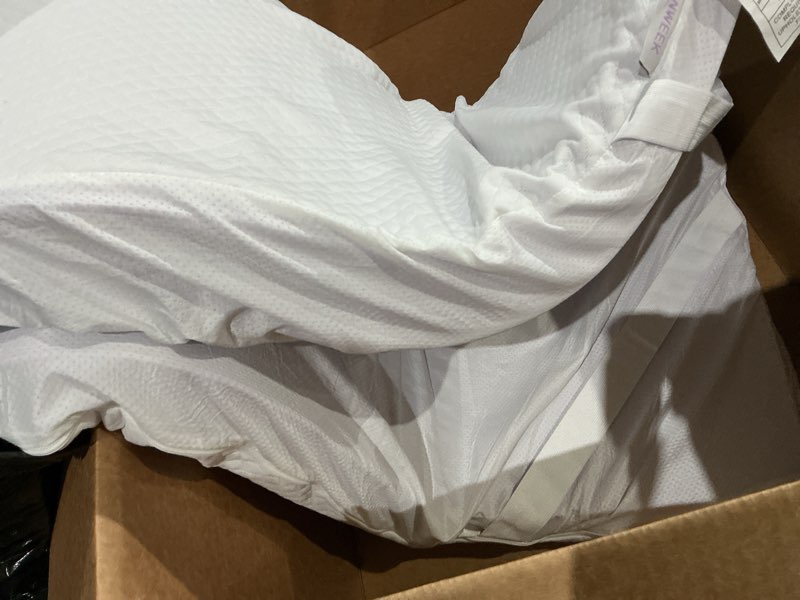 Condition photo showing Good Condition for sinweek 2 inch egg crate memory foam mattress topper - cooling gel, soft & breathable