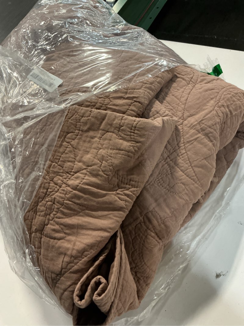 Condition photo showing Good Condition for evergrace 100% cotton paisley quilt set, queen size 3 piece set – prewashed lightweight bedspread with 2 shams, soft & breathable matelasse coverlet for all-season comfort, dusty brick full/queen paisley dusty brick