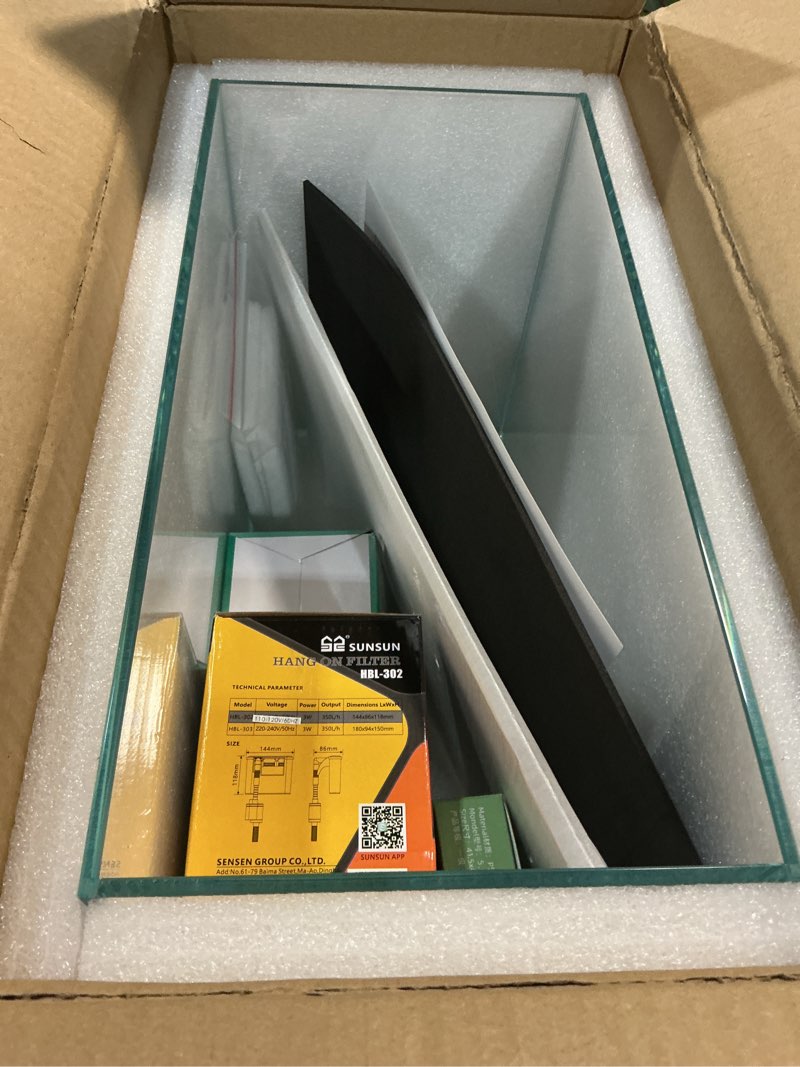 Condition photo showing Good Condition for 5 gallon glass small fish tank with filter light and lid, betta aquarium starter kits