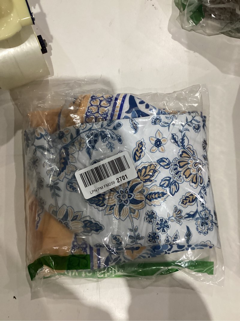 Condition photo showing New/Like New for Horaldaily Regular Fitted Tablecloth 60 Inch Round, Boho Bohemia Vintage Blue and White Porcelain Patterned Washable Table Cover Elastic Edged for Dinning, Picnic, Camping, Banquet 60" (Round) Blue