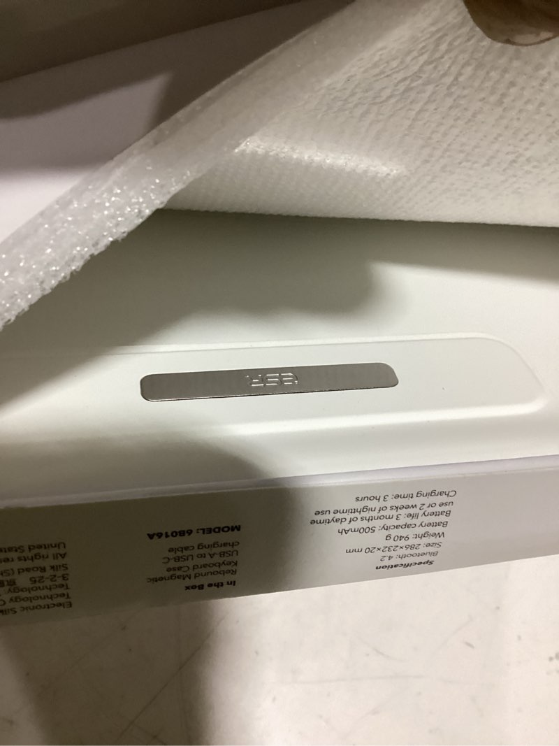 Condition photo showing Good Condition for ESR iPad Air 13 Inch Case Keyboard (M3/M2, 2025/2024) & iPad Pro 12.9 inch (6th/5th/5th/3rd) Magic Keyboard, Easy-Set Floating Cantilever Stand, Precision Multi-Touch Trackpad, Rebound Series, White iPad Air 13/Pro 12.9(6th/5th/5th/3rd) White