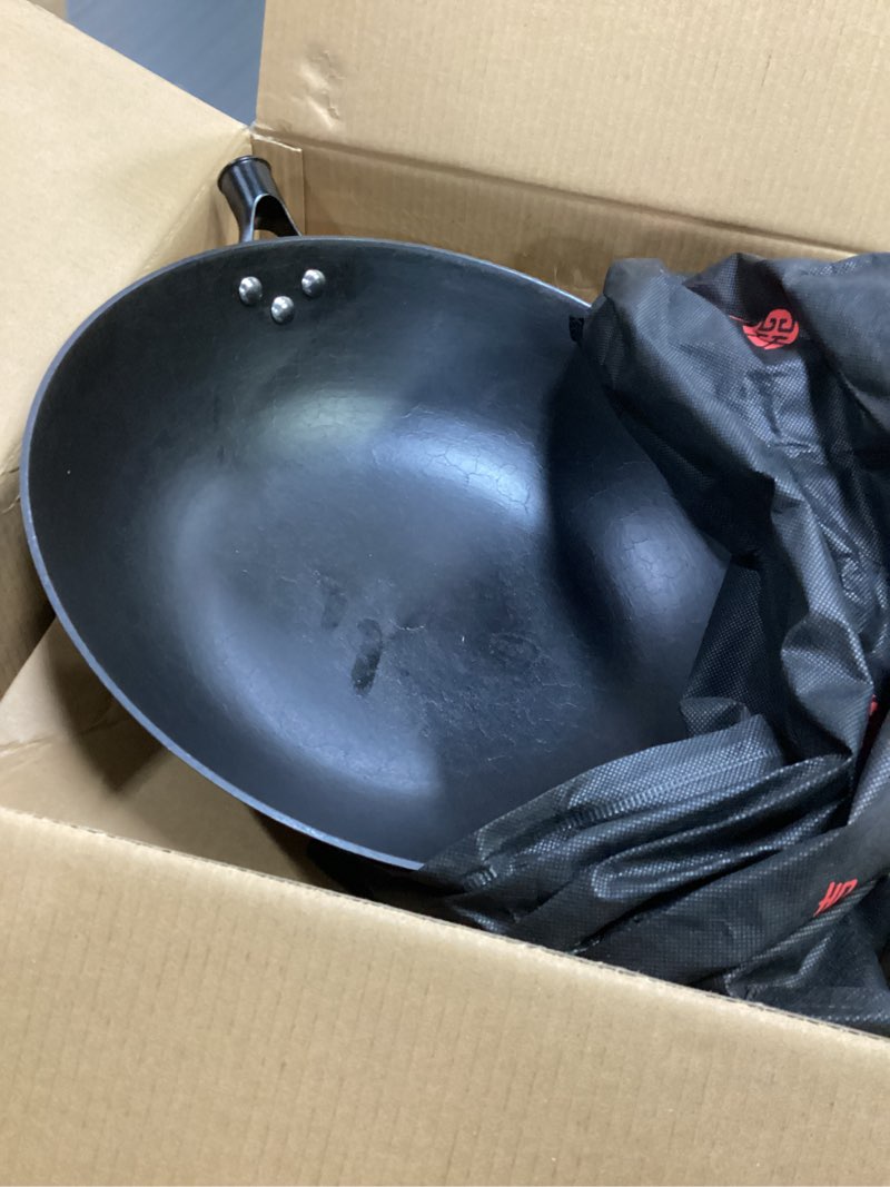Condition photo showing Good Condition for wangyuanji 14.2 inch cast iron wok with wooden lid & handle, flat bottom stir fry wok pan, turtle-pattern textured uncoated large wok skillet for induction, gas & electric (seasoning required) 14.2 inch-wooden lid