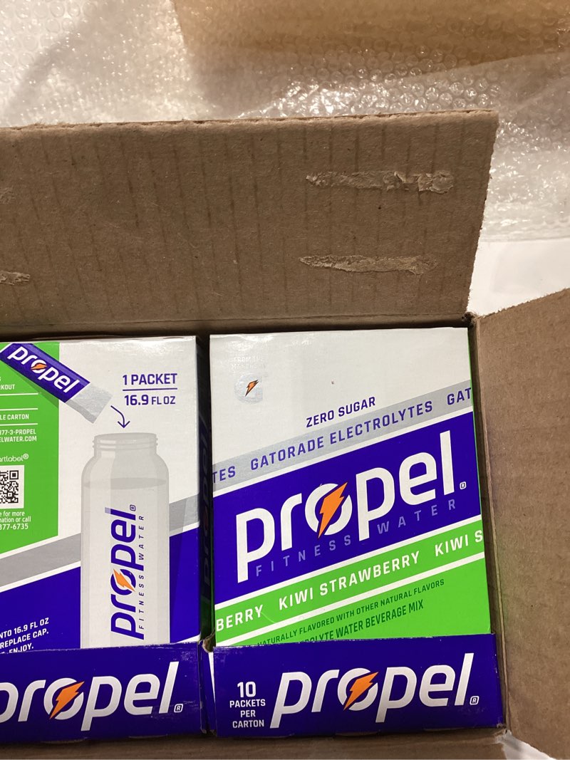 Gatorade Energy Chews, Strawberry, Caffeine Free, B12, 1.06 oz - 100 Calorie Pouches, (16 Pack) Strawberry 1 Count (Pack of 16)