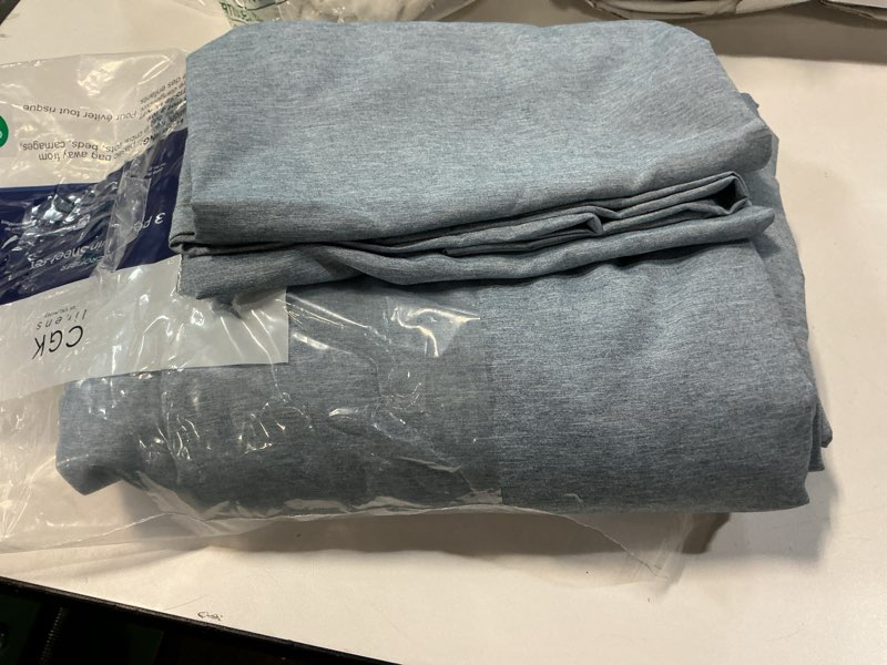 Condition photo showing Good Condition for Twin Size 3 Piece Sheet Set - Comfy Breathable & Cooling Bed Sheets Set - Hotel Luxury Bedding for Women, Men, Kids, Teens, Boys & Girls - Deep Pockets, Soft & Wrinkle Free - Blue (Heathered Sheets) Twin 23 - Heathered Blue