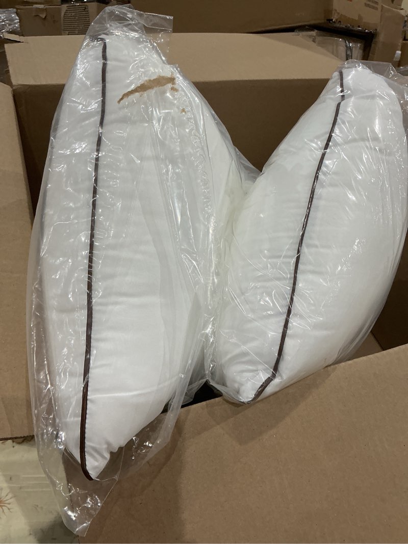 Condition photo showing Good Condition for adjustable pillow
