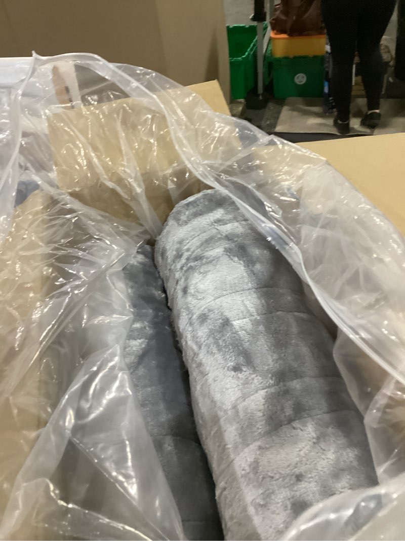 Condition photo showing New/Like New for Sealy Electric Blanket Queen Size, Flannel & Sherpa Heated Blanket, 10 Heat Settings, Auto Shut Off, Machine Washable, Light Grey, 84 x 90 Inch Light Grey Queen Size 84" x 90"