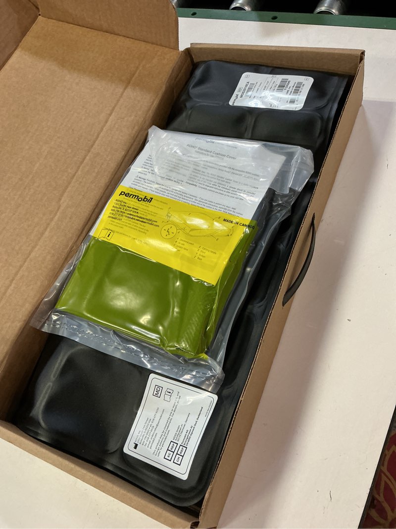 Condition photo showing Good Condition for roho mosaic cushion w/standard cover - 20.25" x 18.25" x 3"