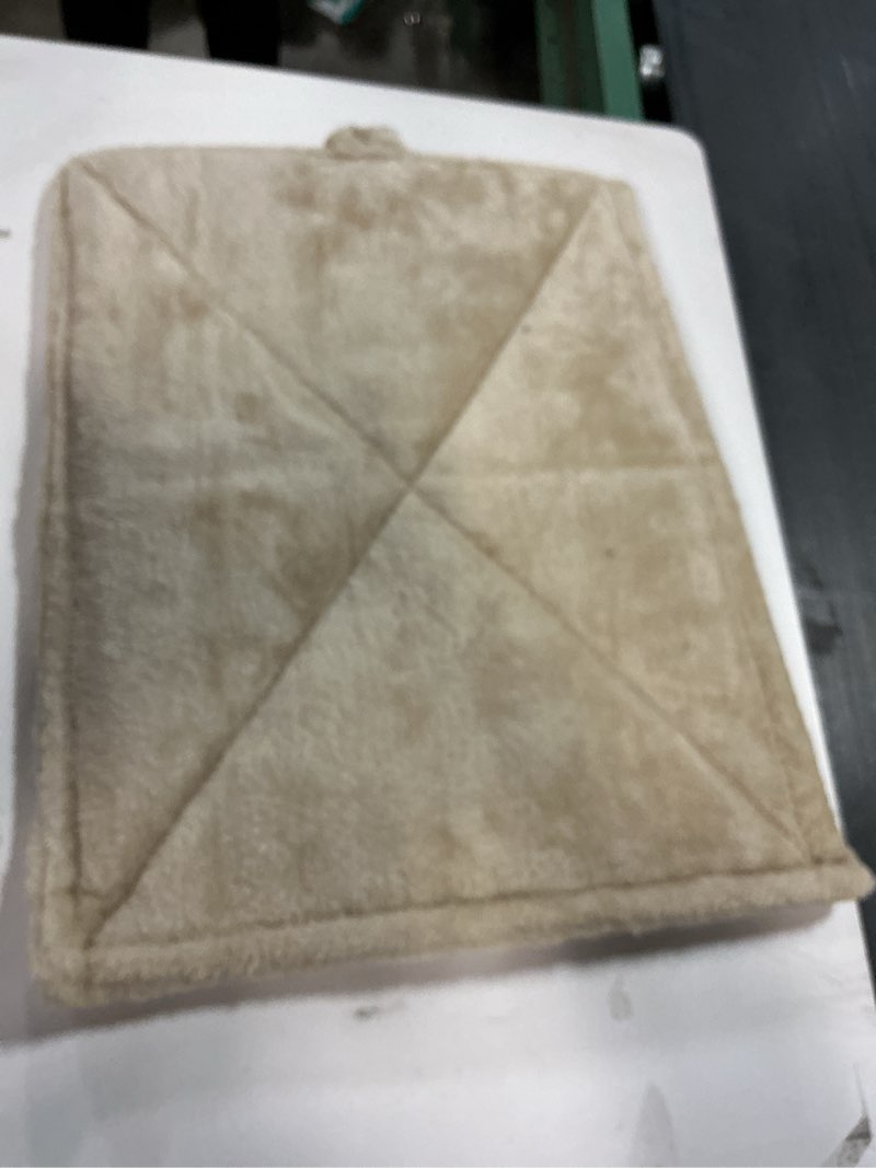 Condition photo showing As Is for Nobleza Self Warming Pet Mat, Extra Warm Thermal Dog Crate Pad for Indoor Outdoor Pets, Washable Anti-Slip Kennel Mat for Medium Small Dogs and Cats, 20" × 16" Grey lattice 20.0"L x 16.0"W x 0.4"Th