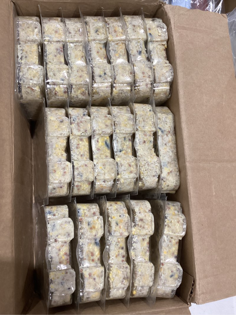 Condition photo showing Good Condition for heath outdoor products ddb1-18 all season high energy suet cake, case of 18.
