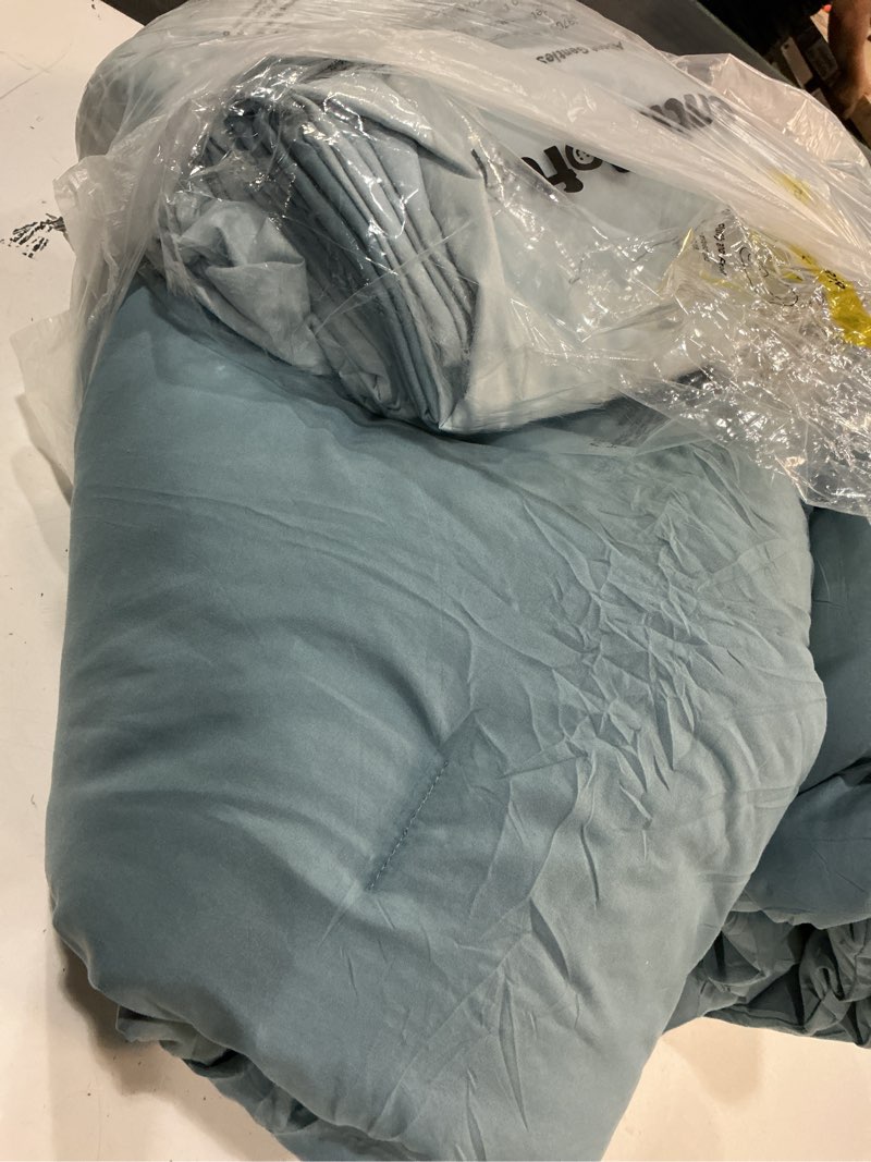 Condition photo showing Good Condition for bedsure grayish blue california king comforter set - cal king bed set 7 pieces, cali king bedding set with comforter, sheets, pillowcases & shams 04 - grayish blue/baby blue california king