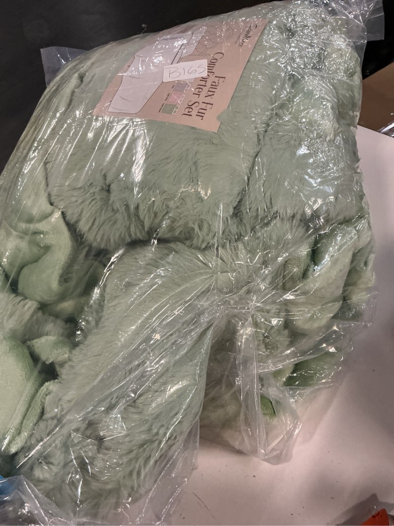 Condition photo showing Good Condition for downluxe Queen Comforter Set, Fluffy Comforter Faux Fur Comforter Queen Set, Faux Rabbit Fur Winter Bedding Set with 2 Pillowcases, Light Green Light Green Queen