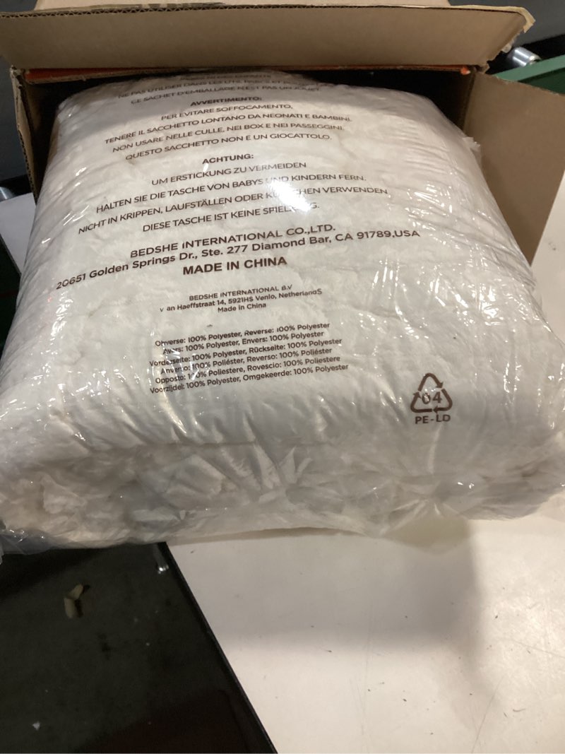 Condition photo showing Good Condition for Bedsure Sherpa Blanket Queen Size for Bed - Super Soft, Cozy Fleece Thick Warm Blanket for Winter Christmas, GentleSoft Home Room Decor, White, 90x90 Inches 02 - White Queen (90" x 90")