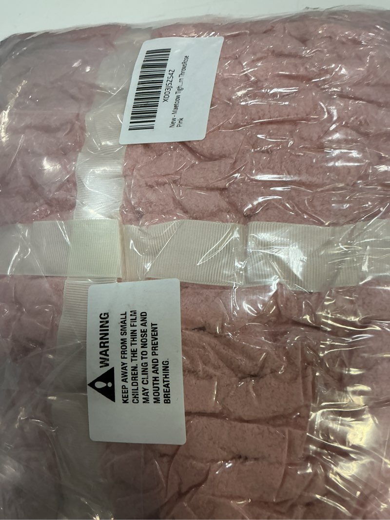 Condition photo showing New/Like New for maetoow tighter version chenille chunky knit blanket throw 40×50 inch, handmade warm & cozy blanket couch, bed, home decor, soft fleece banket, boho thick blankets and giant yarn throws?rose pink rose pink 40''x50''