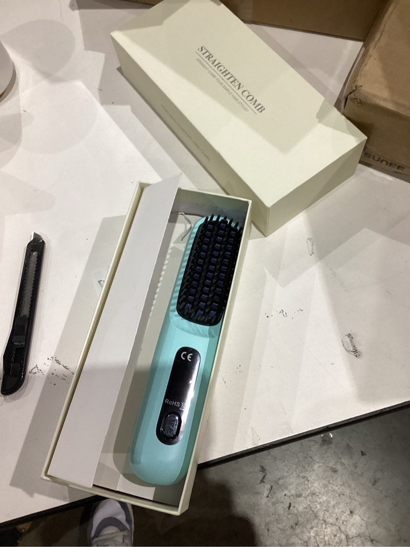 Porta Cordless Hair Straightener Brush, Portable Mini Straightening Brush for Travel, Negative Ion Hot Comb Hair Straightener for Women, Lightweight to Carry Out, USB Rechargeable, Anti-Scald