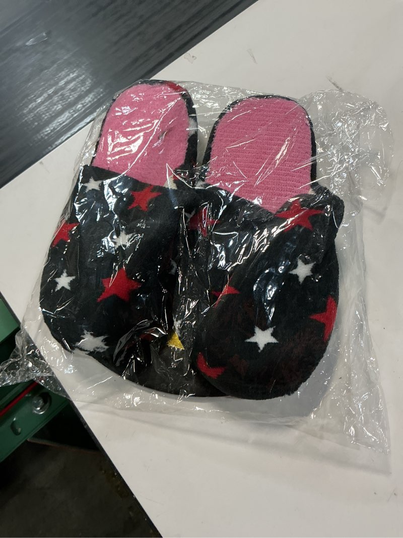 Condition photo showing New/Like New for ctm girl's night star slip on slippers