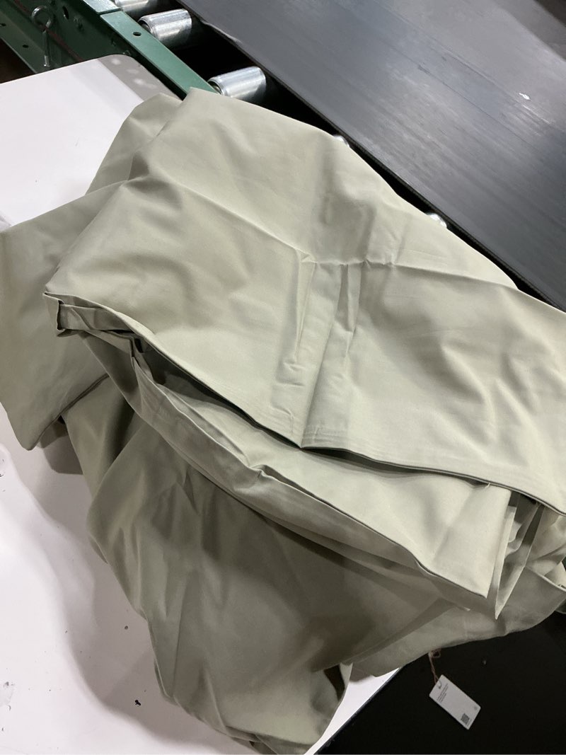 Condition photo showing As Is for (full/queen, color without flat sheet)bamboo sheet set(quince)