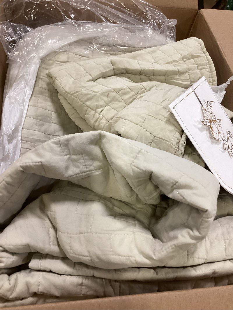 Condition photo showing Good Condition for palassio Beige 100% Cotton Quilt Queen Size Bedding Sets with 2 Pillow Shams, Textured Lightweight Soft Bedspread Shabby Chic Coverlet, Neutral Quilted Comforter Bed Cover for All Season, 3 Pieces Block-beige Queen(90"x96"?