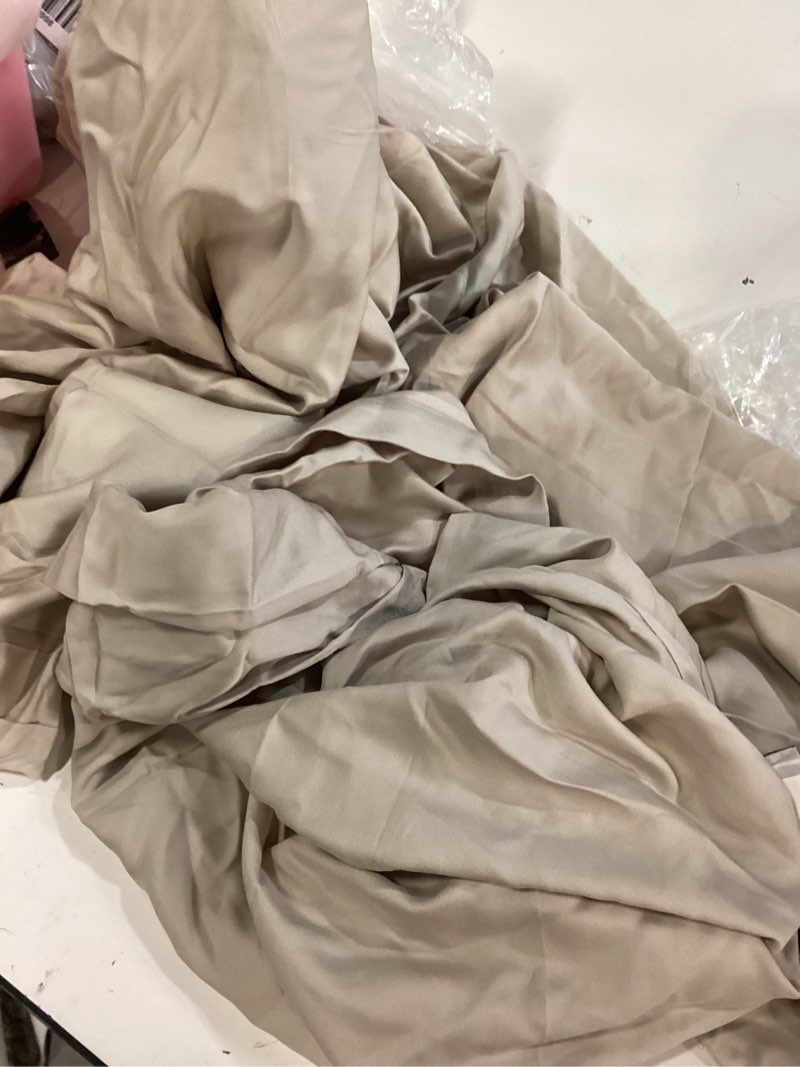 Condition photo showing Good Condition for king pillowcase set