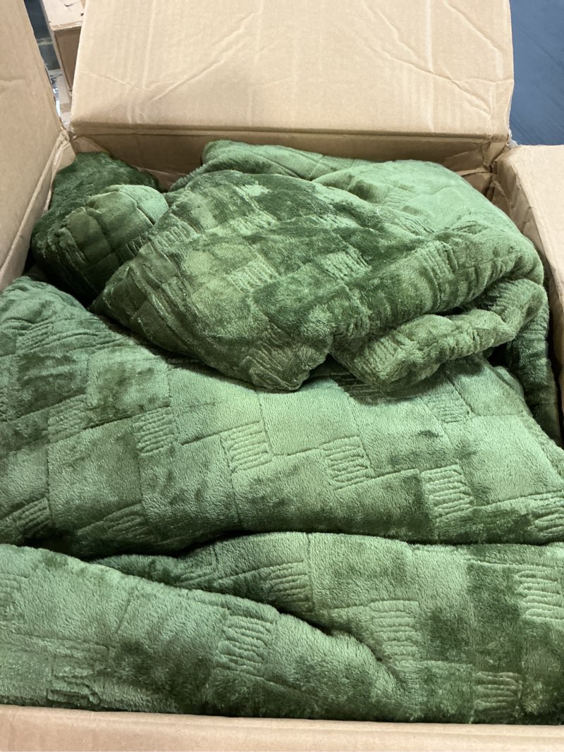 Condition photo showing As Is for WARMDERN Olive Green Velvet Quilt Set King Size, Luxury Geometric Check Pattern Quilts Set, Soft Lightweight Bedspread & Coverlet, 3PCS Milk Velvet Bedding Set with 2 Pillow Shams, 106" x 96" Olive Green King