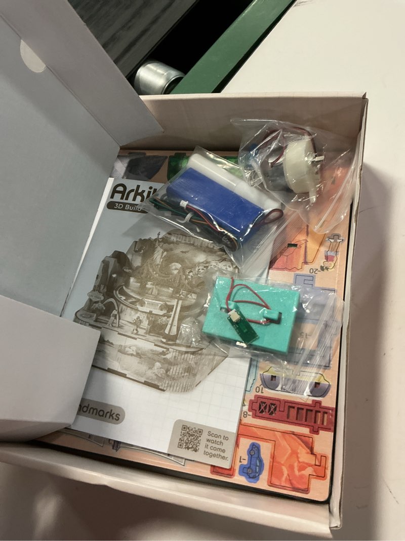 Condition photo showing Good Condition for arkitec 115-piece us landmarks miniscape 3d build wooden puzzle