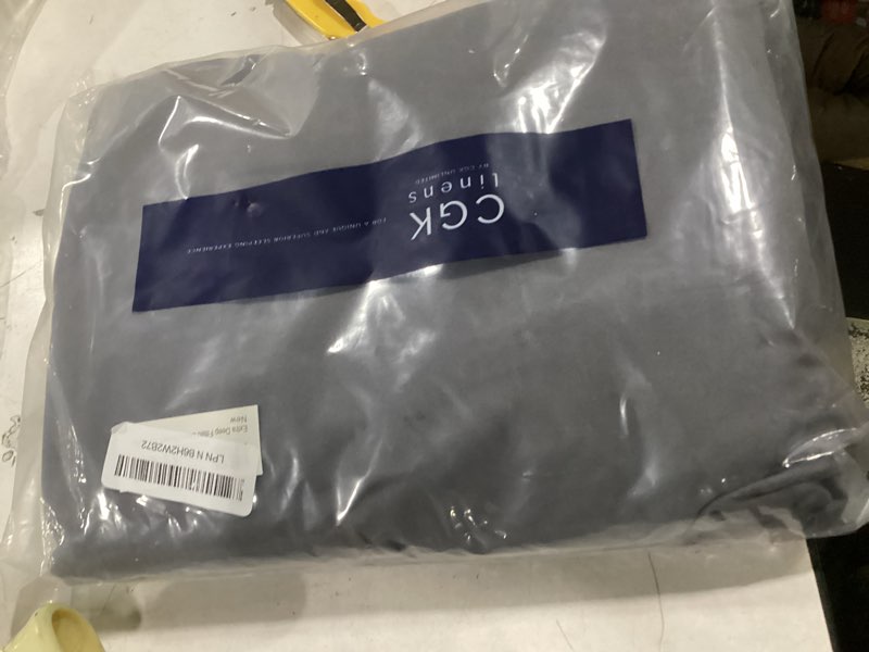 Condition photo showing Good Condition for extra deep queen fitted sheet - hotel luxury single fitted sheet only - easily fits 18 inch to 24 inch mattress - ultra soft, wrinkle & fade free w/extra deep pockets - breathable & comfy - dark grey queen 06 - dark grey